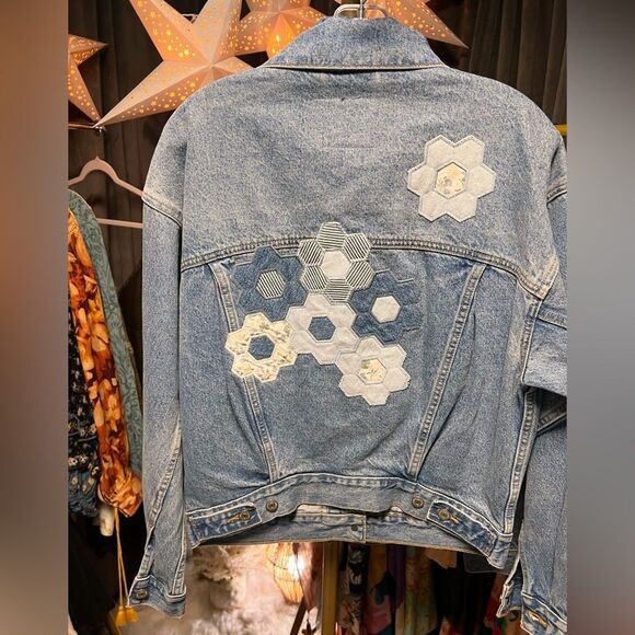 Levi’s Geo Florals Patchwork Trucker Denim Jacket - Picture 6 of 7